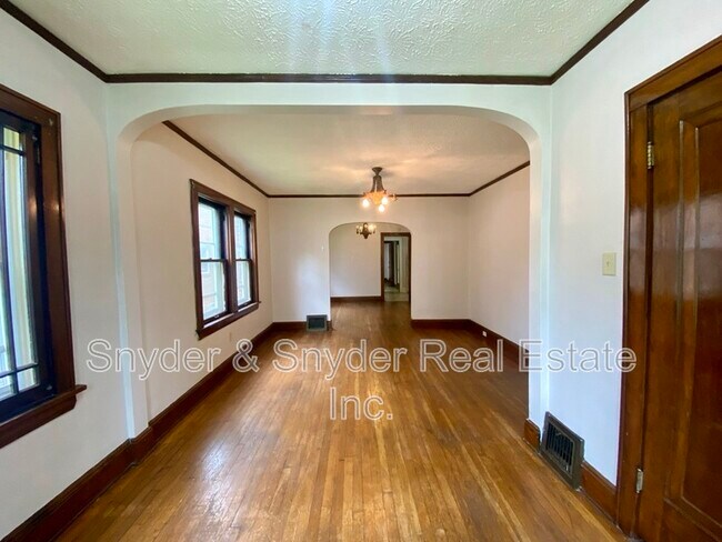 Building Photo - 689 Schiller Ave