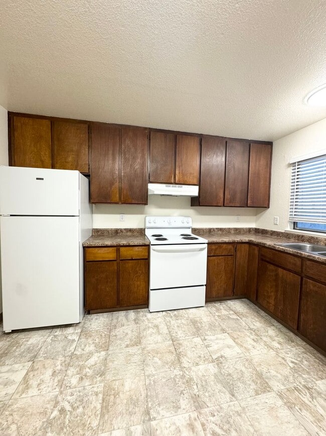 Building Photo - Spacious Home in S. Redding w/ New Upgrades