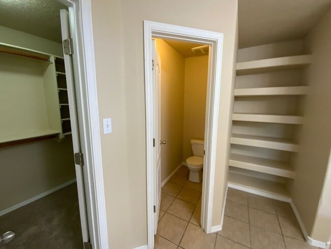 Building Photo - 3 Bedroom Single Story Home Available in T...