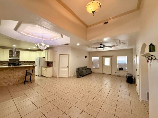 Building Photo - 405 Wren Point