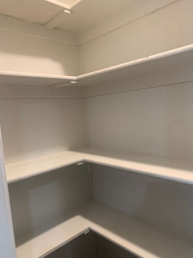 Building Photo - Renovated 3 Bedroom/ 1.5 Bath in Great Neighborhood