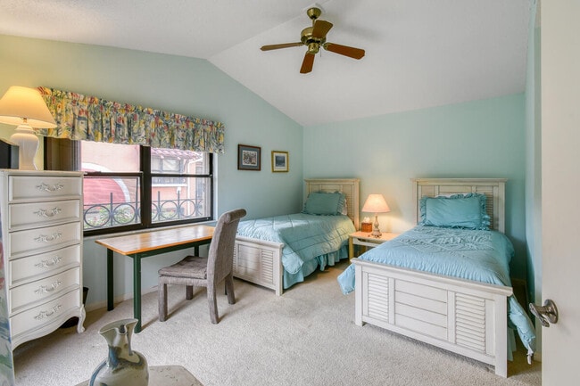 Building Photo - 28 Uno Lago Dr