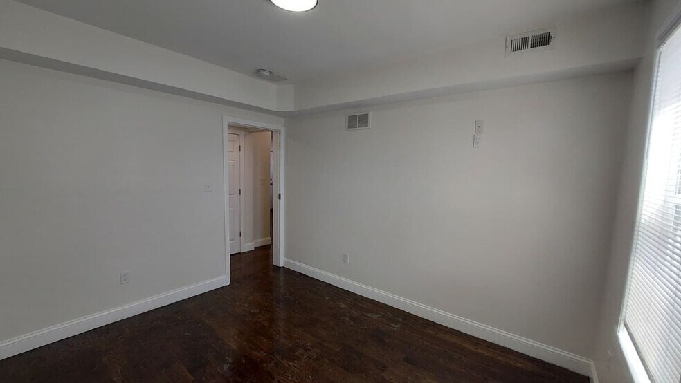 Building Photo - 69 Mora St