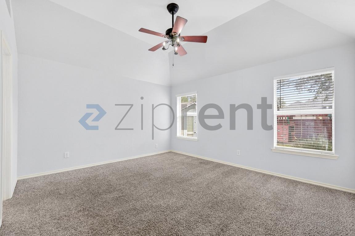 Building Photo - 5802 Edinburg Dr