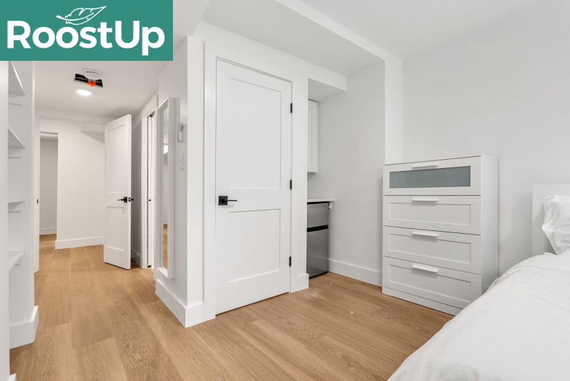 Building Photo - Furnished private bedroom with private ens...