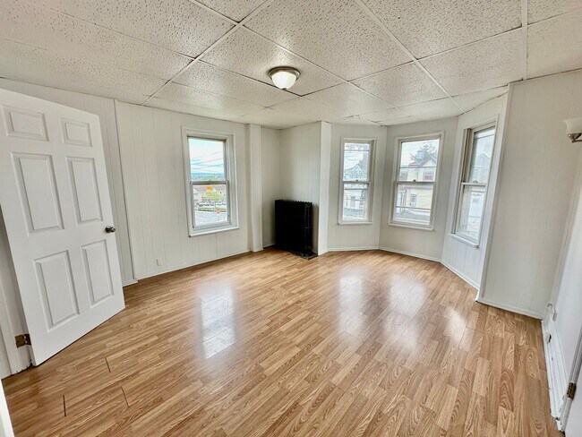 Building Photo - 1014 S 6th St