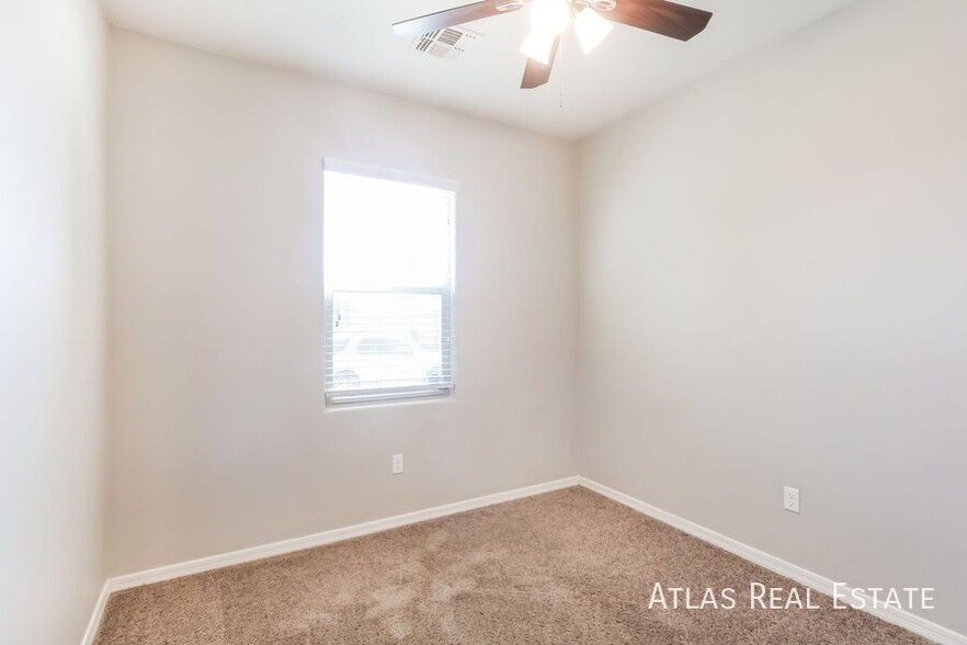 Building Photo - 11388 W Caliche Dr