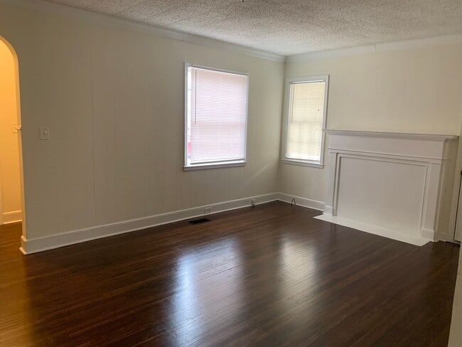 Building Photo - Charming Two Bedroom Home in Enderly Park!