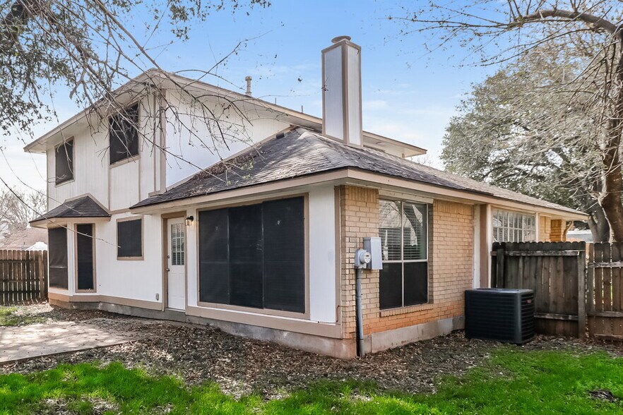 Building Photo - 4717 Fallenash Dr