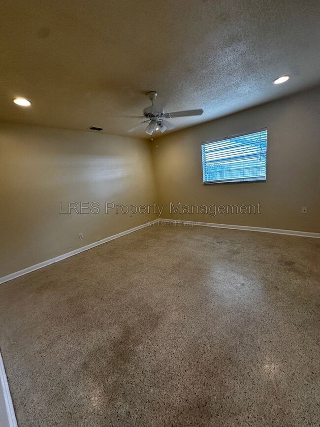 Building Photo - 2719 Merrie Oaks Rd