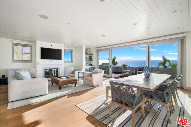 Building Photo - 703 Bayview Dr