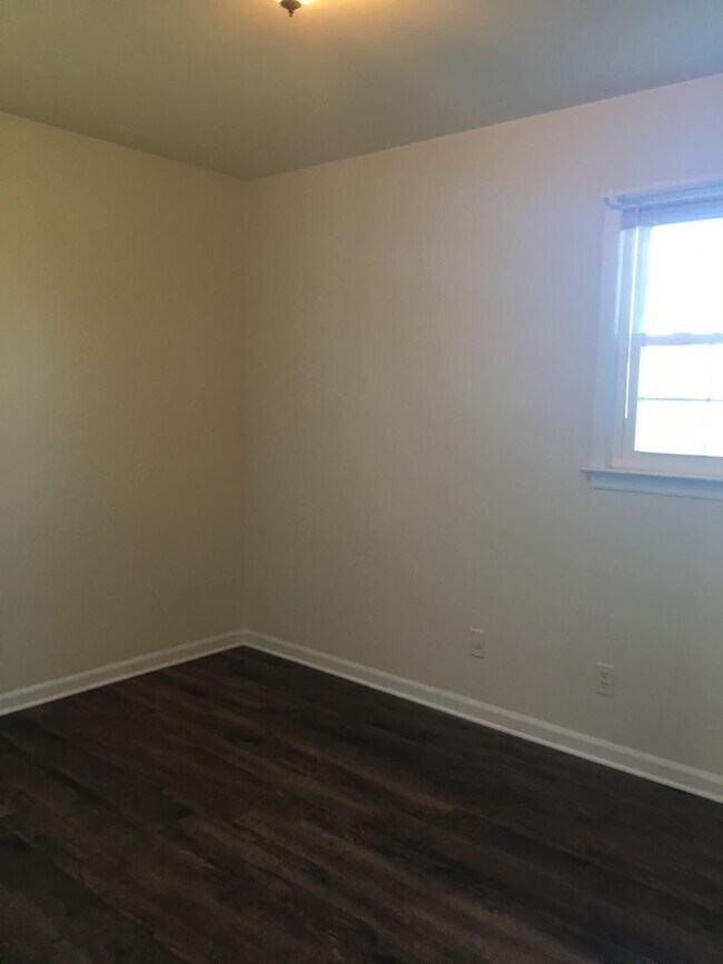 Building Photo - East Wendover Area 3 BR