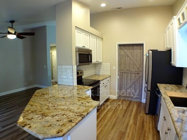 Building Photo - 3008 California Park Dr