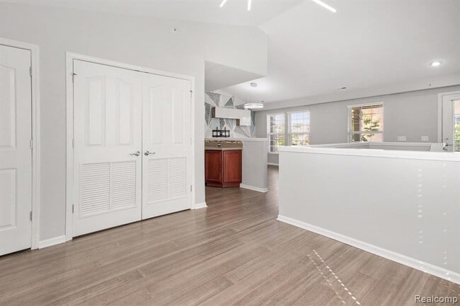 Building Photo - 27909 Hopkins Dr