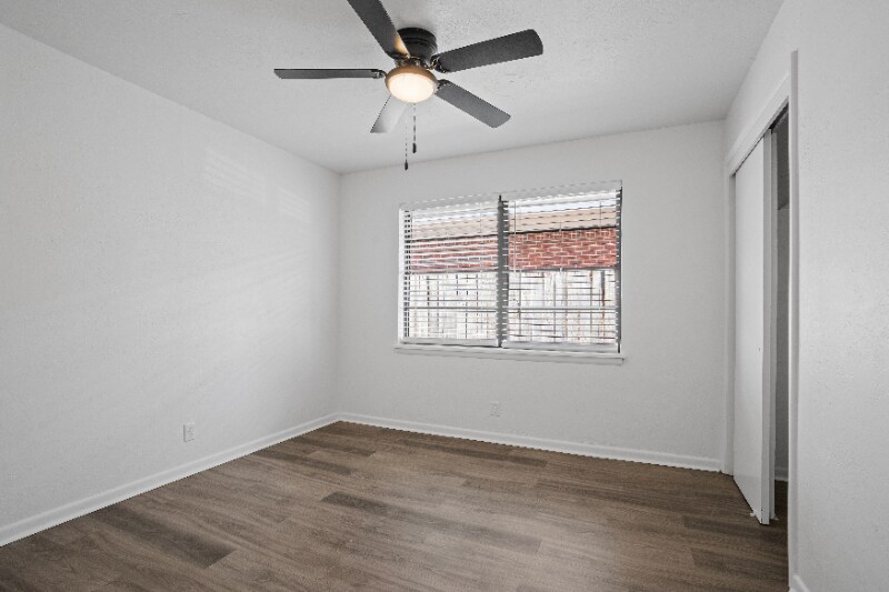 Building Photo - 513 Manor Dr