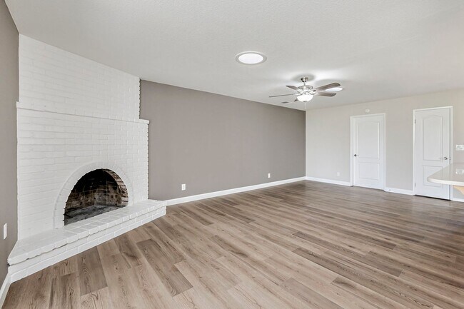 Building Photo - 25265 Carlsbad Ave