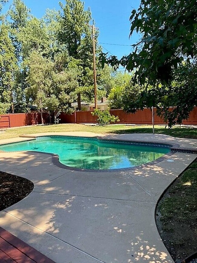 Building Photo - Westside Home w/ Pool