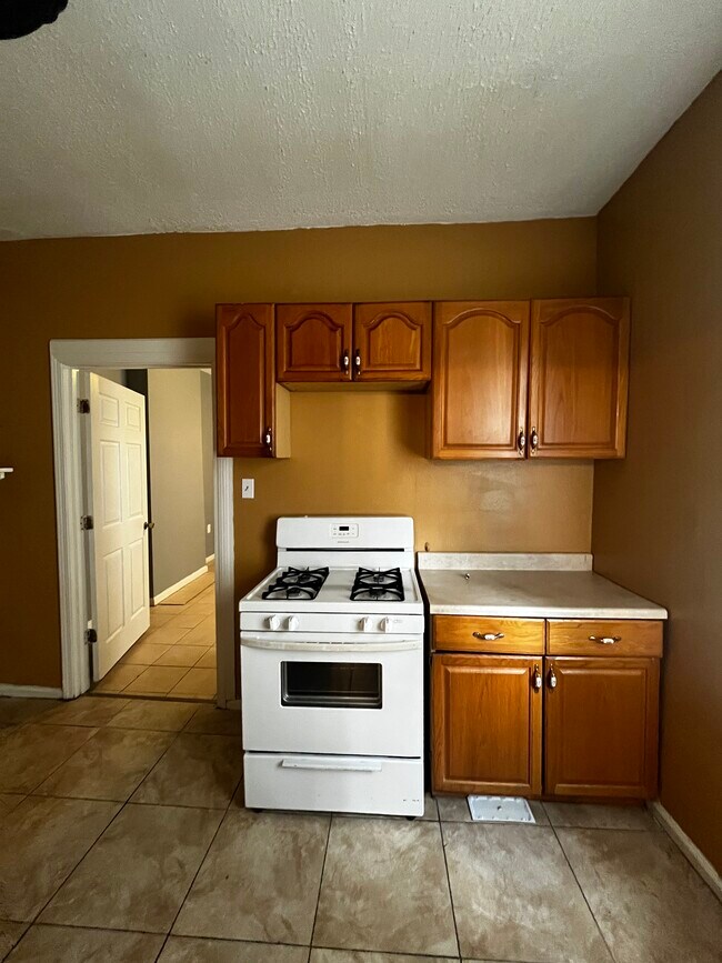 Building Photo - 2331 Saint Anthony St