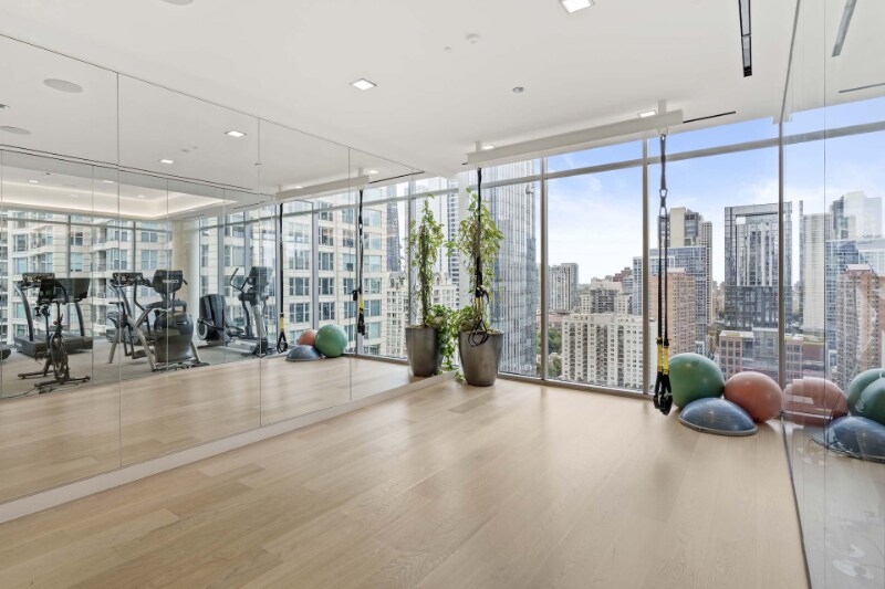 Building Photo - 34 E Huron St