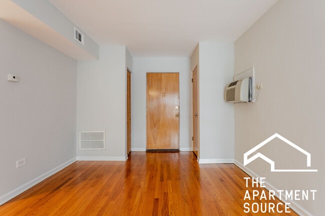 Building Photo - 6535 N Mozart St