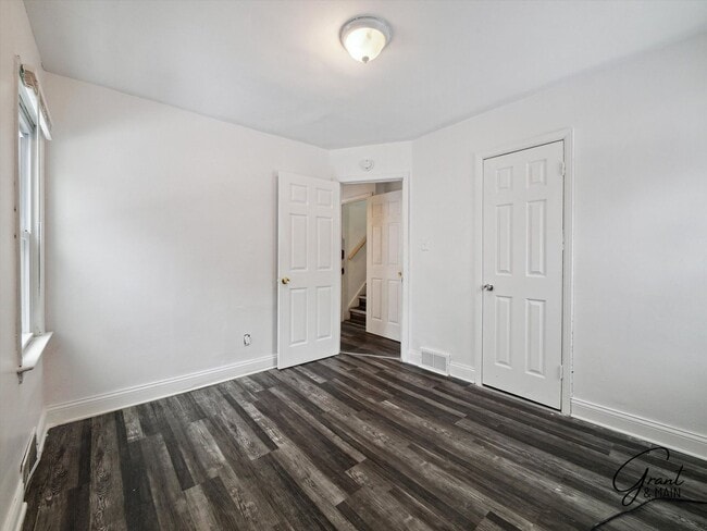 Building Photo - $1250 3 bedroom bungalow