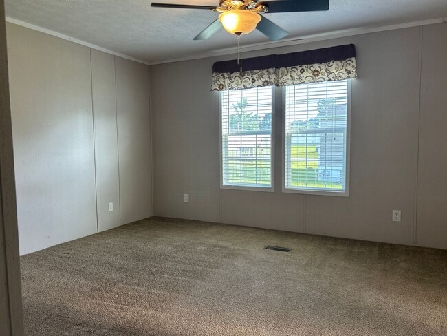 Building Photo - Move in Ready - 2 Bedroom/2 Bath
