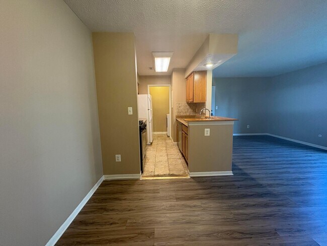 Building Photo - 2271 Hedgerow Road