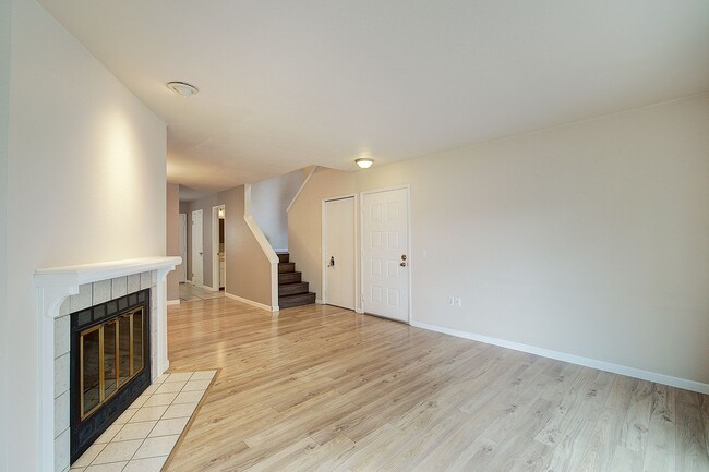 Building Photo - 2bd/2.5ba Woodinville Townhome