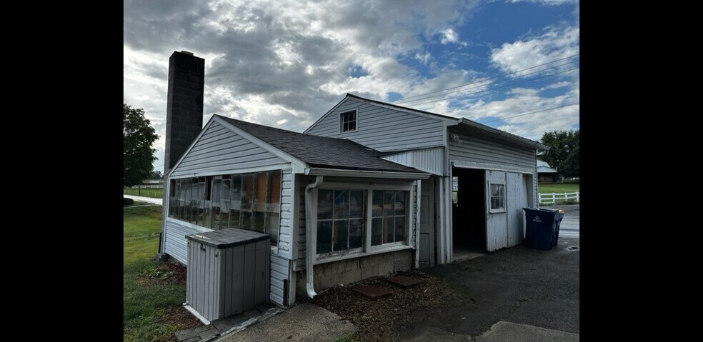Building Photo - 2378 Hobson Rd