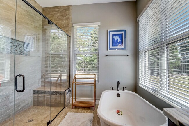 Building Photo - 10613 White Oak Dr