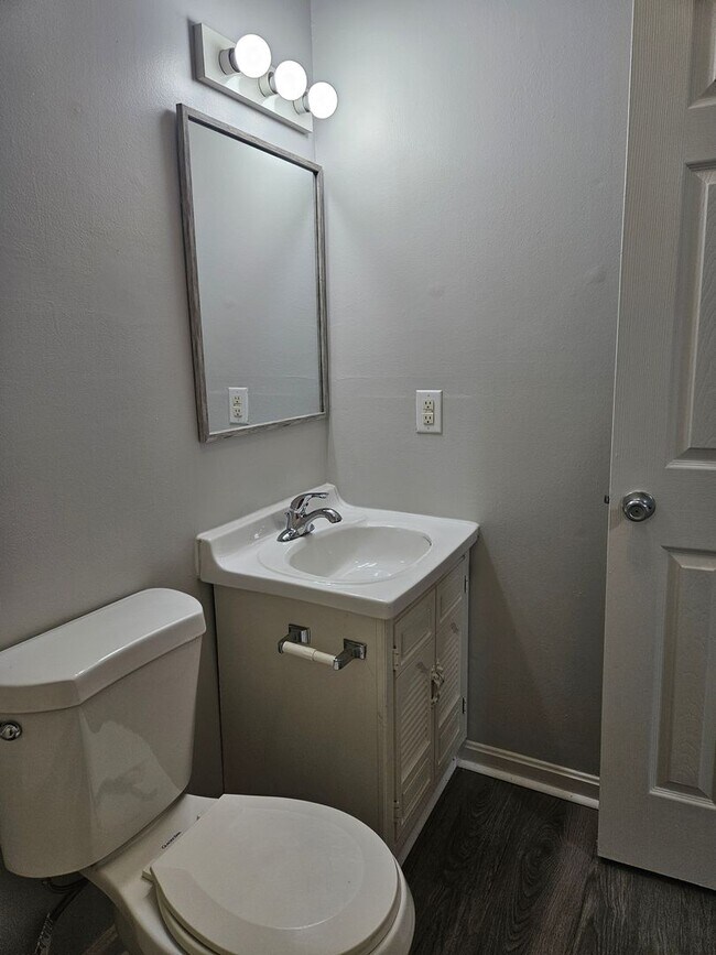 Building Photo - Nice 1Br/1Bath Apartment For Rent