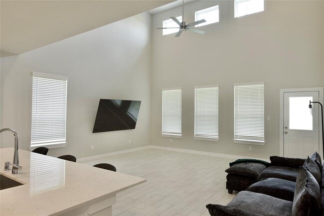 Building Photo - 3207 Tilley Dr