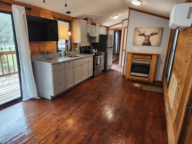 Building Photo - $1,100 - 2 Bedroom / 1 Bath Unfurnished Log Cabin Near Cherokee