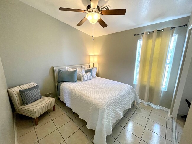 Building Photo - Luxurious Fully Furnished 3 Bedroom Home with Garage!