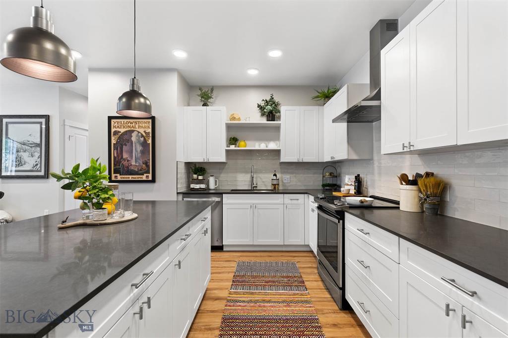 Building Photo - 2221 Willow Dr