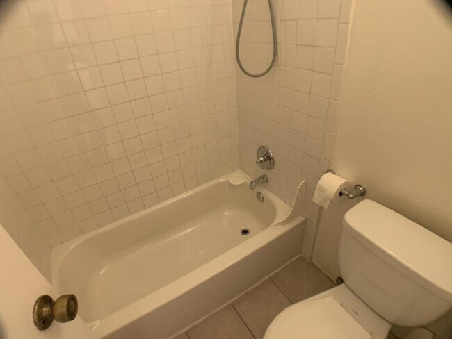 Building Photo - 1250 Golden Cir