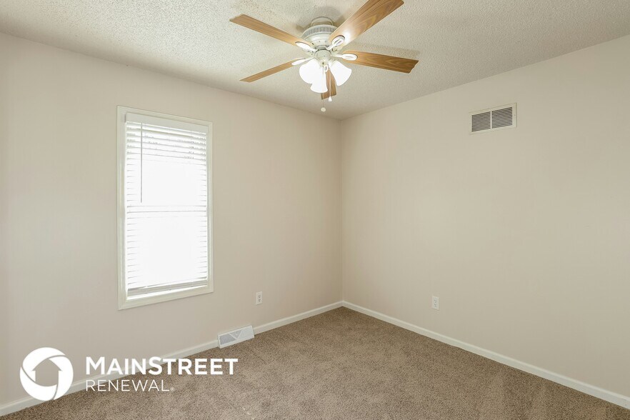 Building Photo - 1606 NE 112th Terr