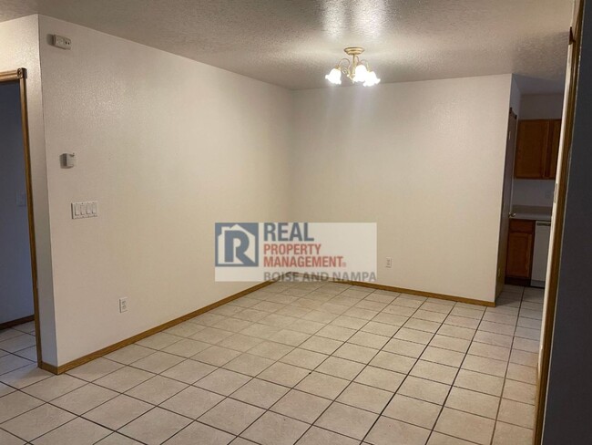 Building Photo - Nice 2 Bedroom Near NNU and Downtown Nampa!