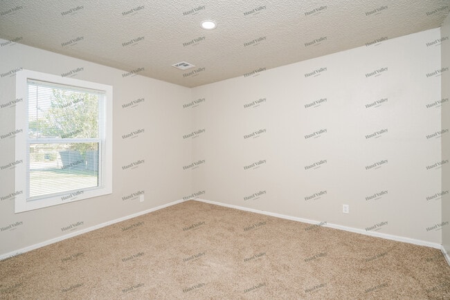 Building Photo - 13808 E 32nd Pl