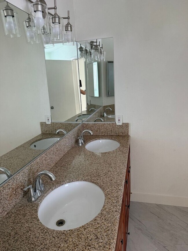 Building Photo - Charming 4BR House in Las Vegas