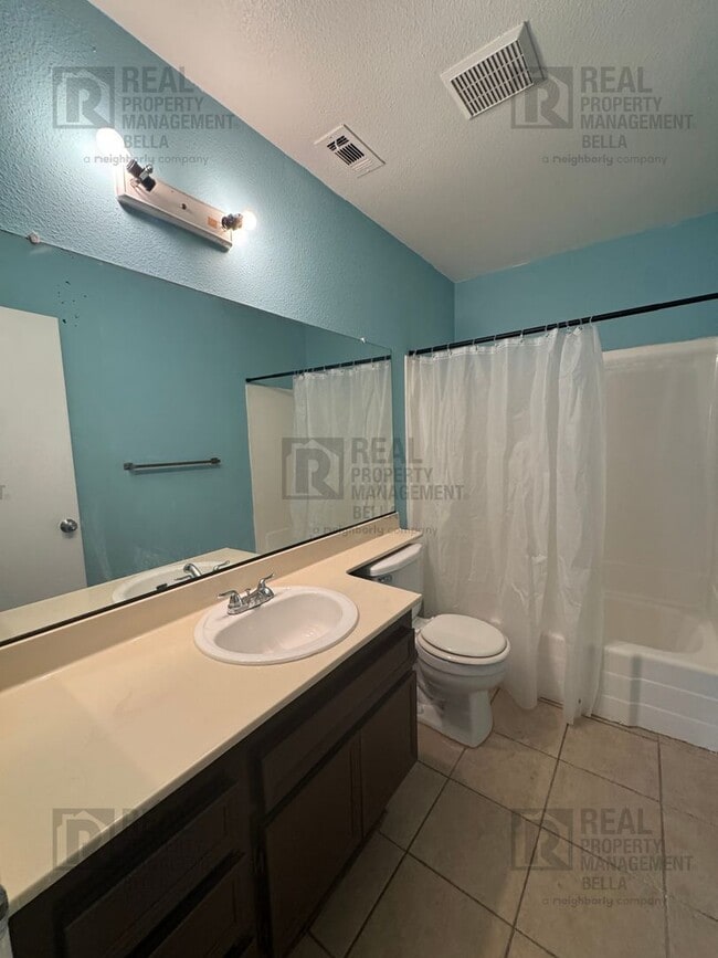 Building Photo - 55+ COMMUNITY- Charming 2-Bed, 2-Bath Home in Desirable 55+ Sunrise Community