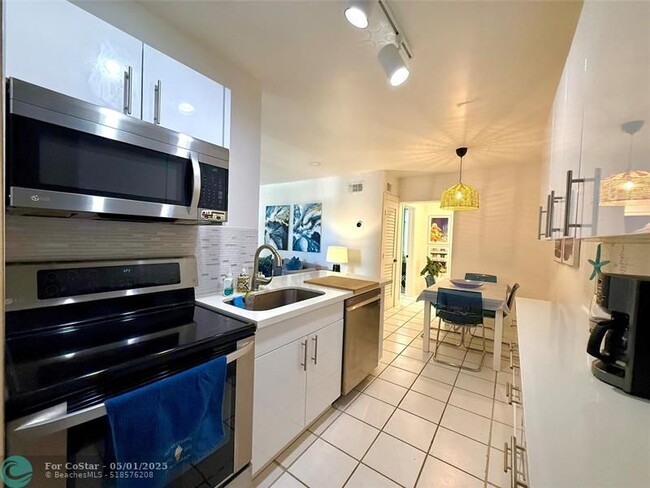 Building Photo - 2600 S Ocean Dr