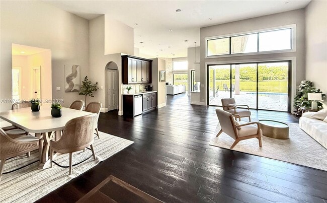 Building Photo - 400 Alexandra Cir