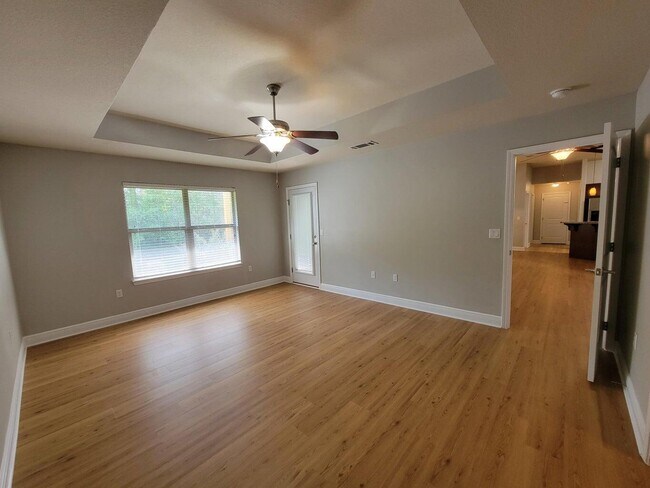 Building Photo - 119 Strike Eagle Dr