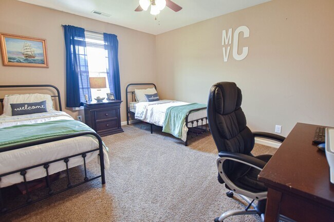 Building Photo - Pet Friendly Four Bedroom!