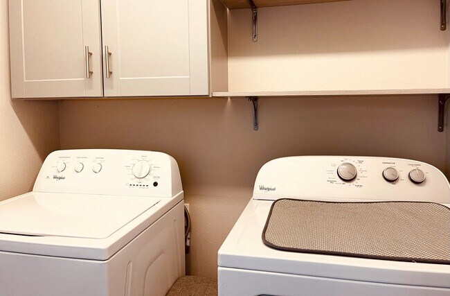 Building Photo - Fully Furnished 2 bedroom cottage in downtown Poulsbo...available starting 5-1