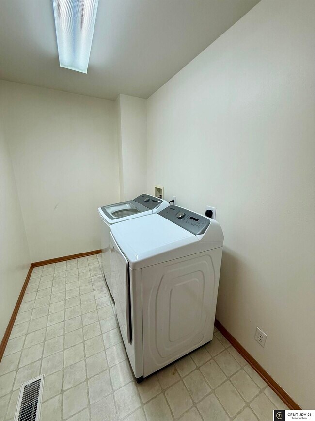 Building Photo - 7958 N 155th St