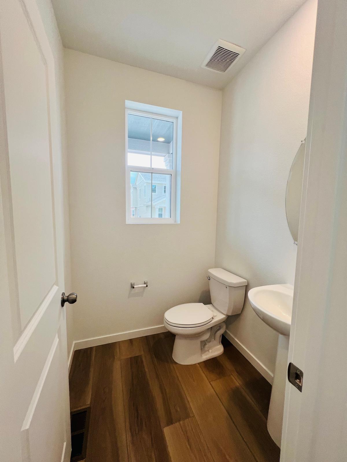 Building Photo - 637 Lillibrook Pl