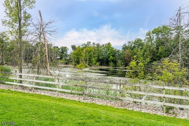 Building Photo - 503 Waterview Ct