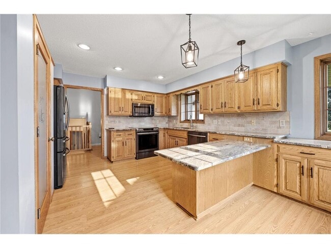 Building Photo - 1008 3rd St NE